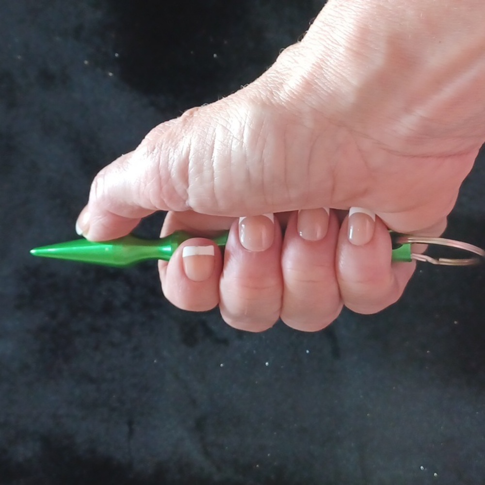 Safety striker bolt keychain GREEN - Picture 2 of 3